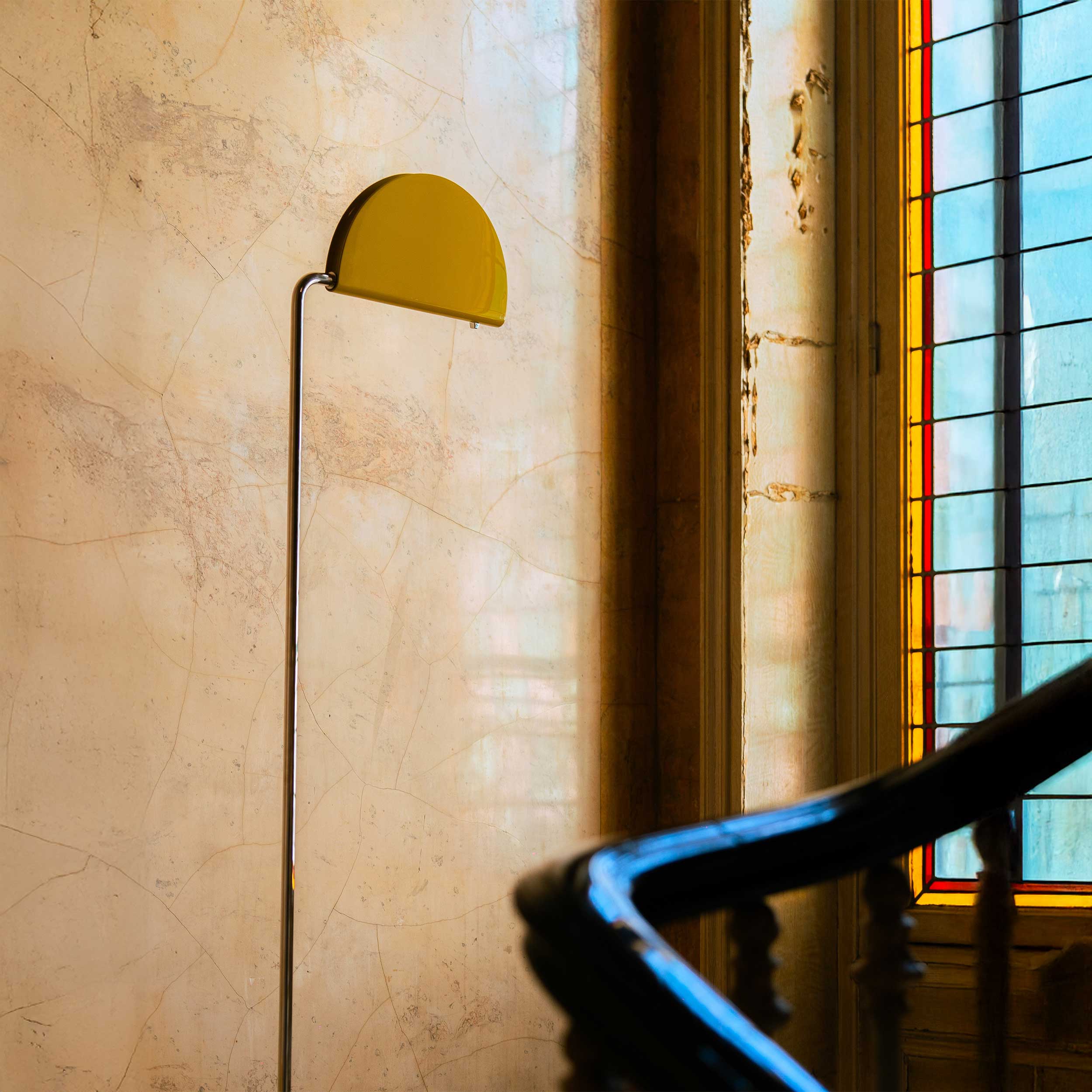 DCW éditions Mezzaluna LED podna lampa