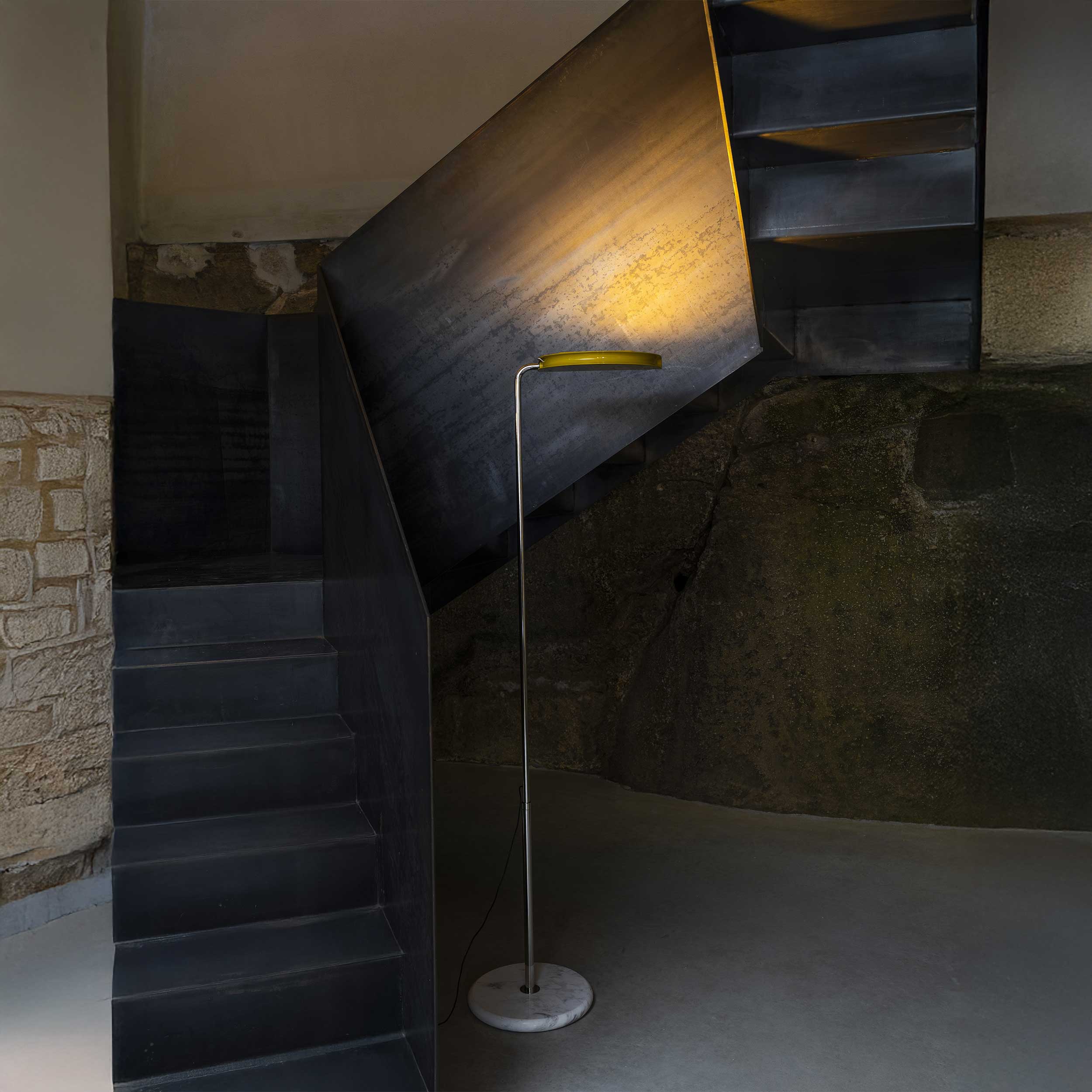 DCW éditions Mezzaluna LED podna lampa