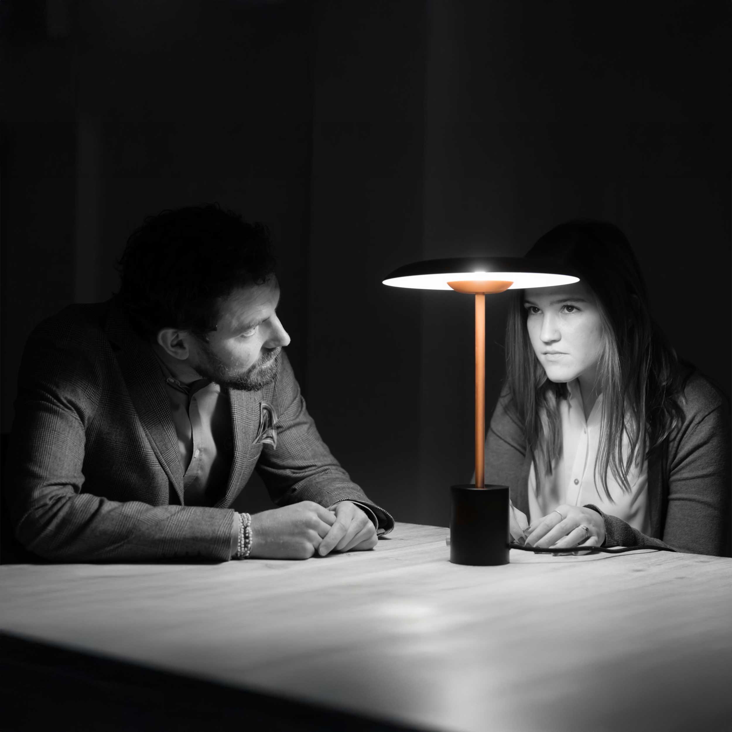 Faro Hoshi LED stolna lampa s prigušivanjem