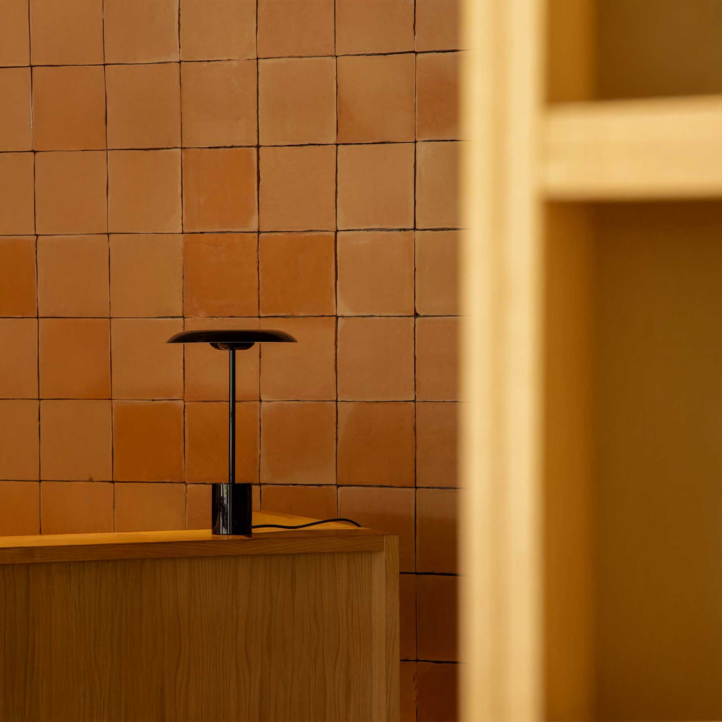 Faro Hoshi LED stolna lampa s prigušivanjem