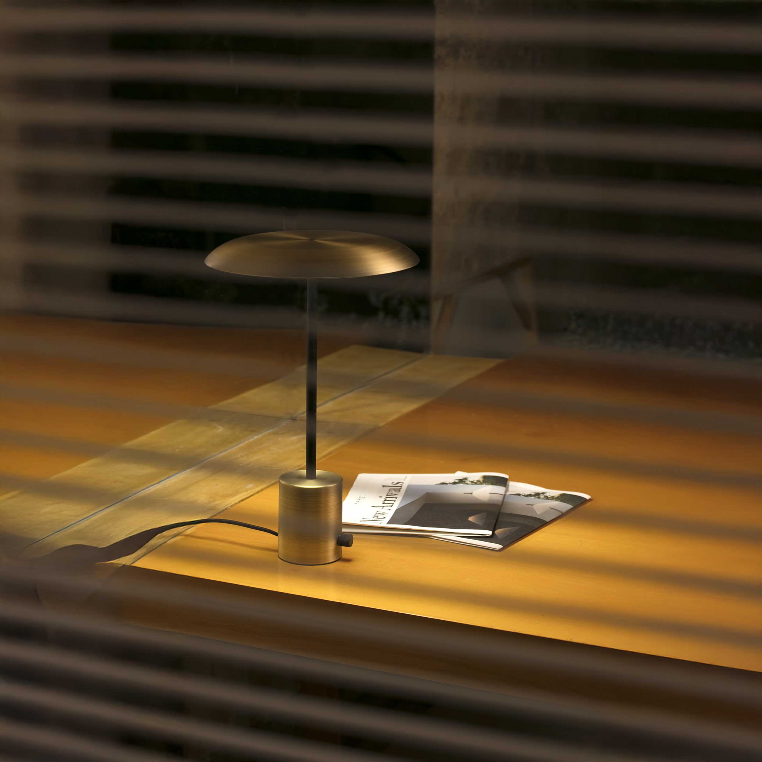 Faro Hoshi LED stolna lampa s prigušivanjem