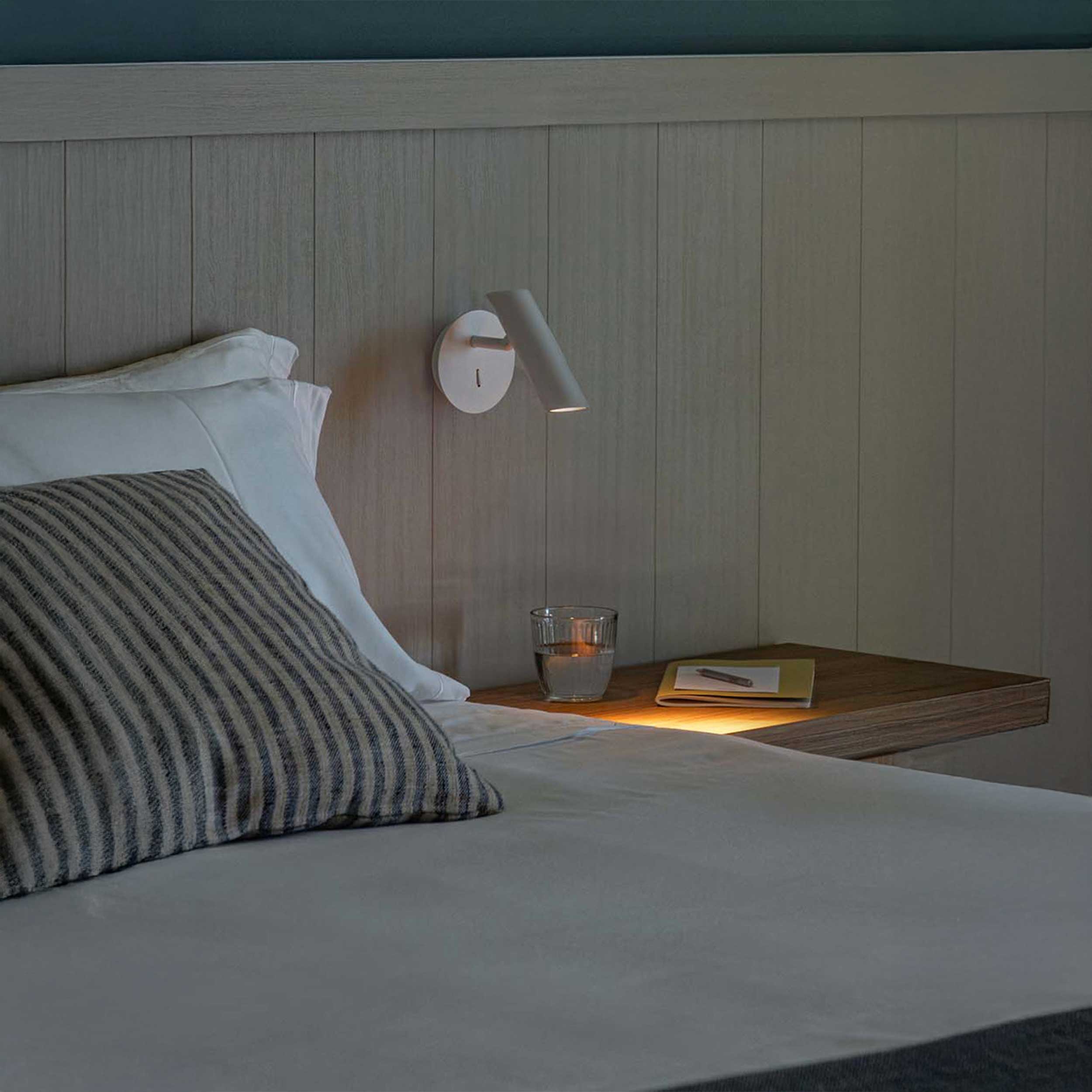 Faro Leo LED zidna svjetiljka za noćni ormarić