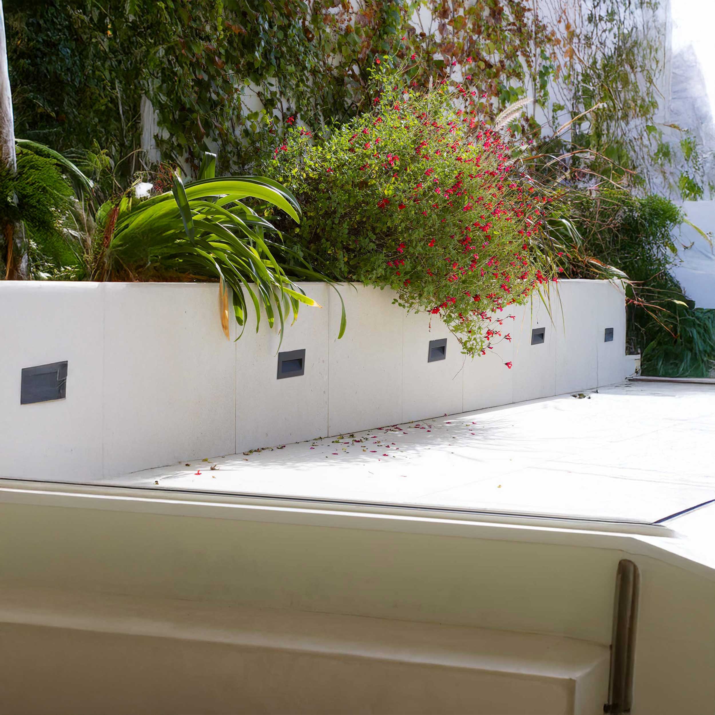 Faro Mani LED ukopljena vanjska svjetiljka IP65