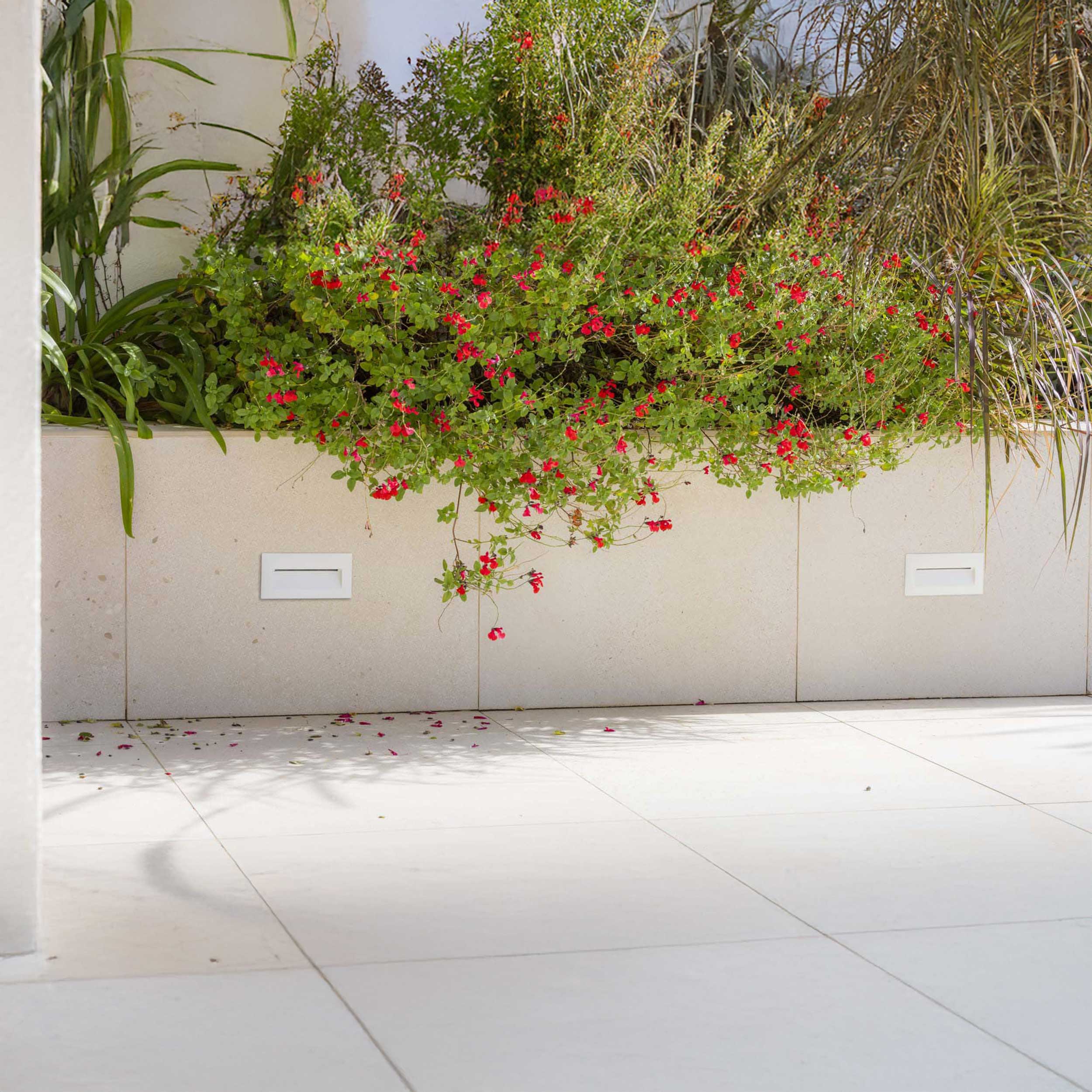 Faro Mani LED ukopljena vanjska svjetiljka IP65