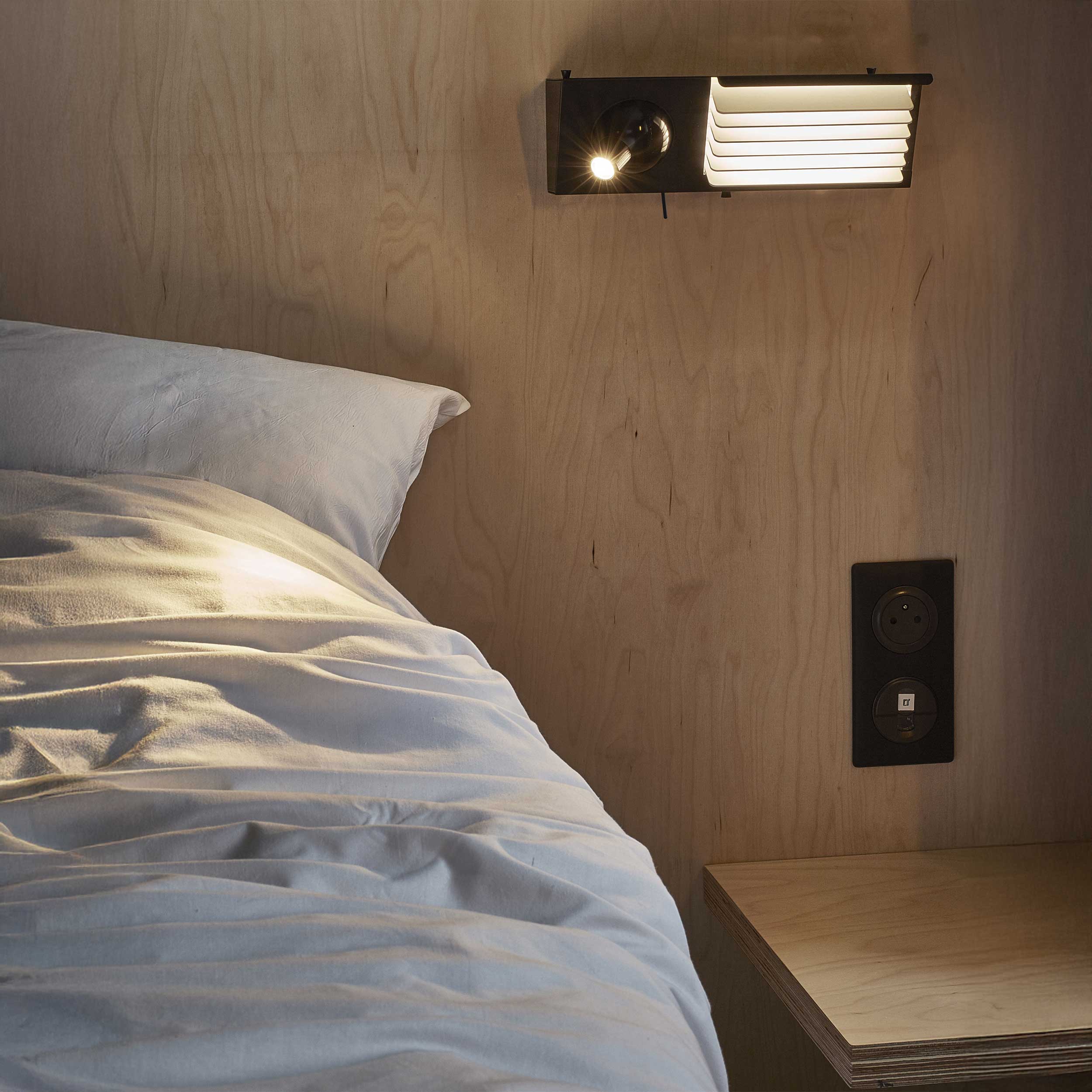 DCW éditions Biny LED zidna svjetiljka za noćni ormarić