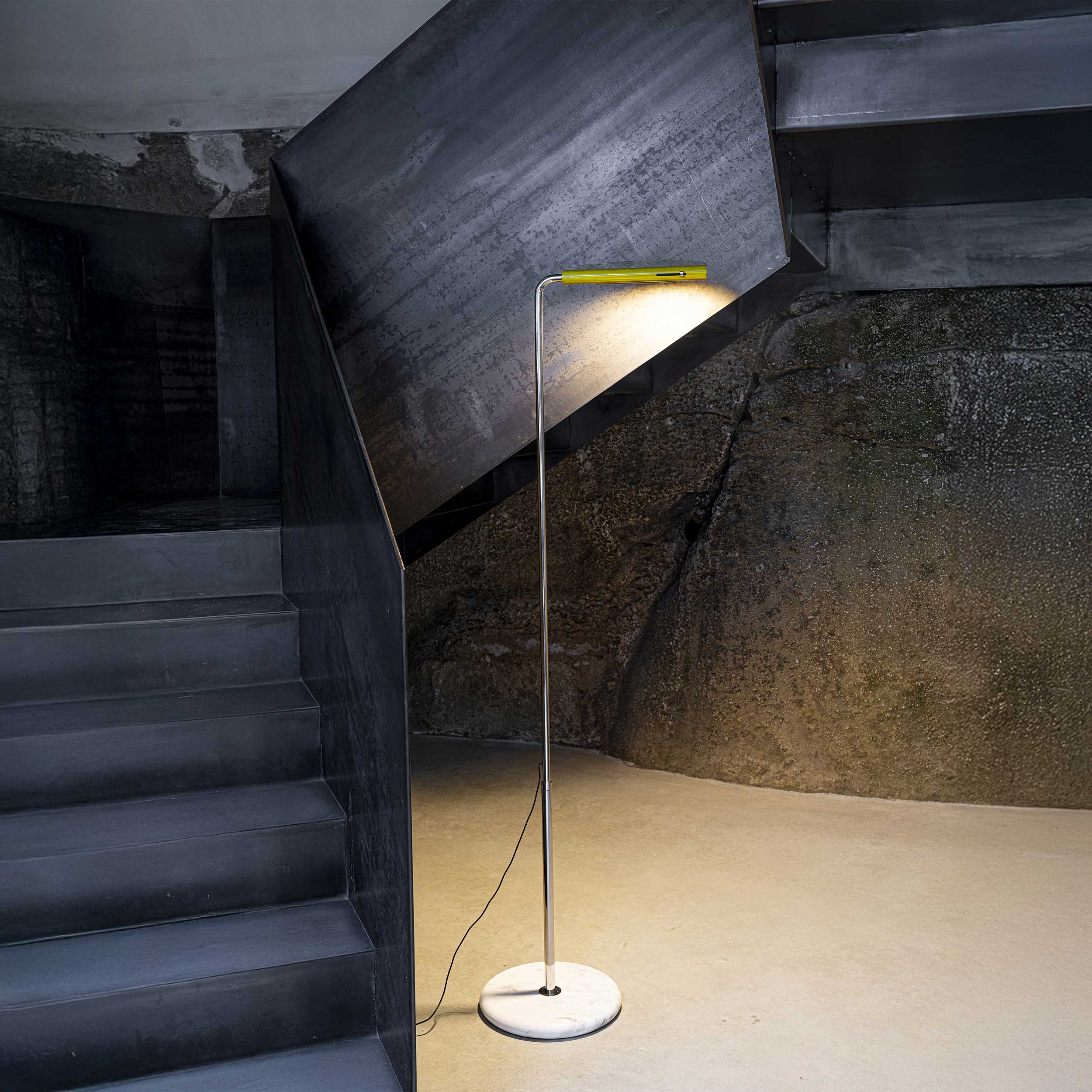 DCW éditions Mezzaluna LED podna lampa