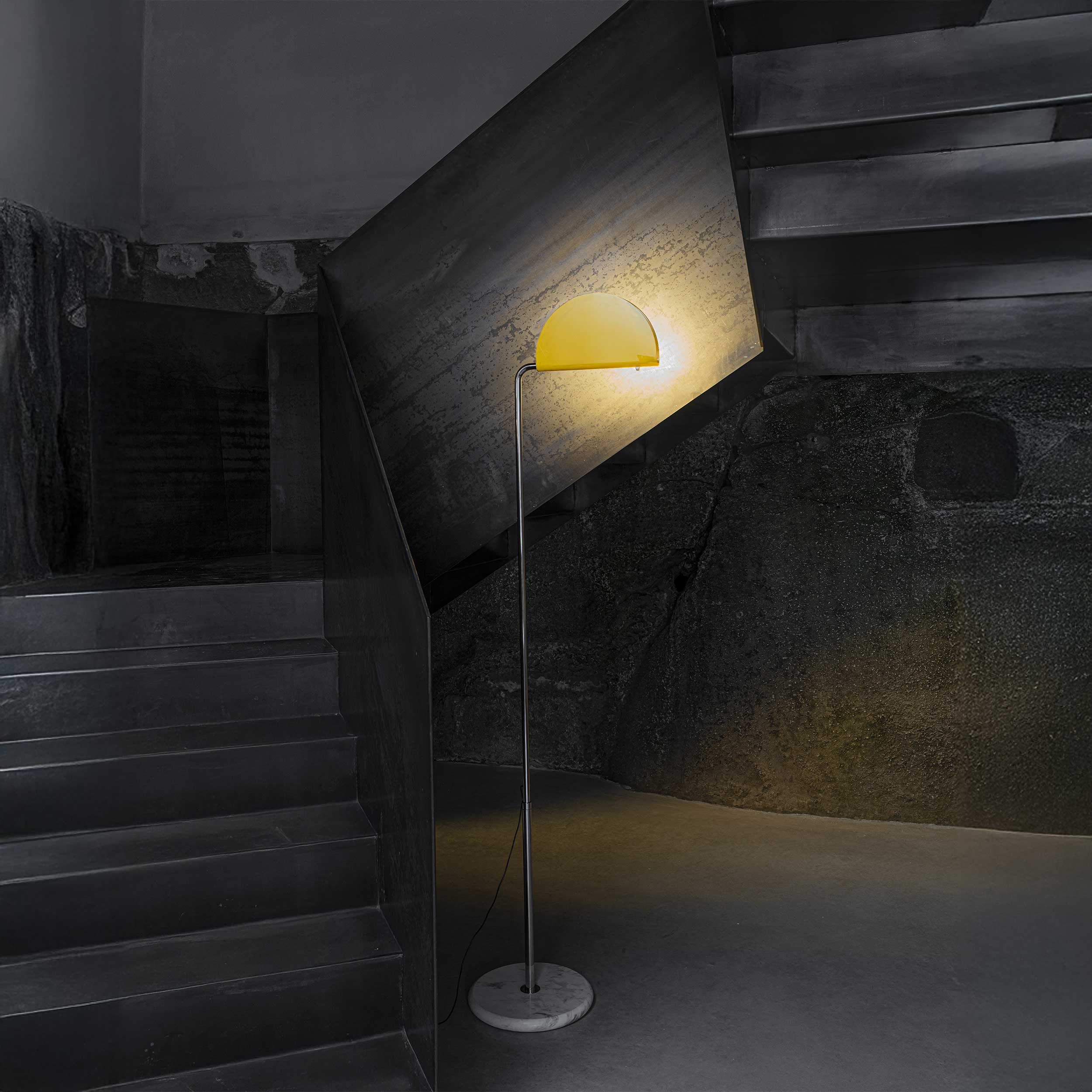 DCW éditions Mezzaluna LED podna lampa