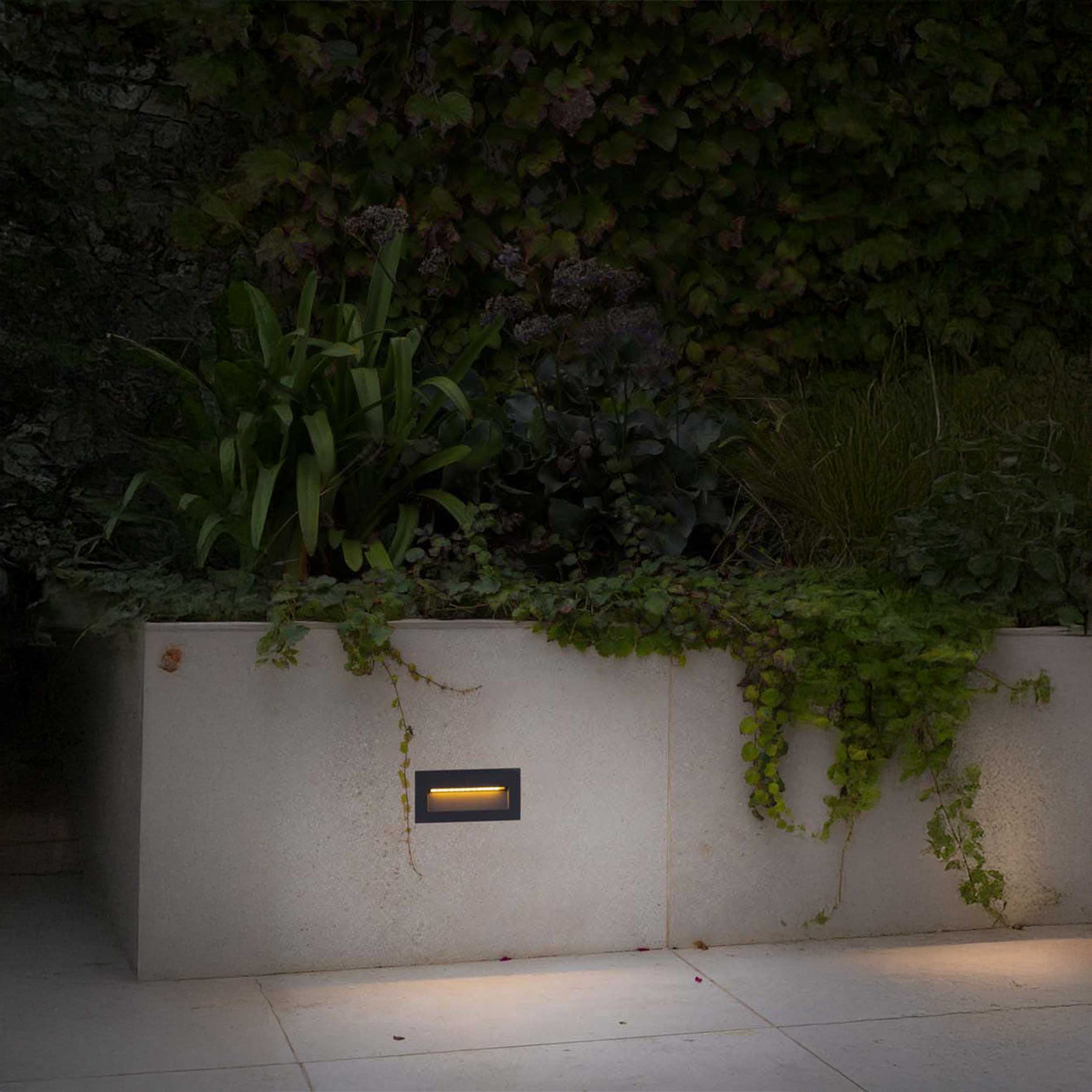 Faro Mani LED ukopljena vanjska svjetiljka IP65