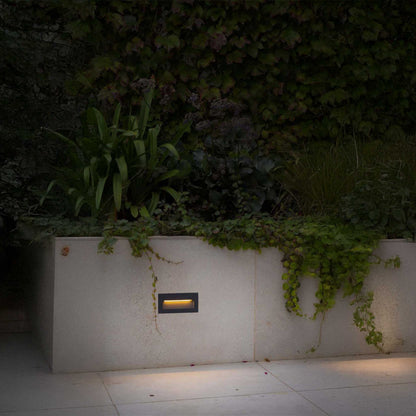 Faro Mani LED ukopljena vanjska svjetiljka IP65