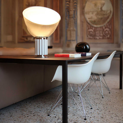 Flos Taccia LED ikonická stolní lampa