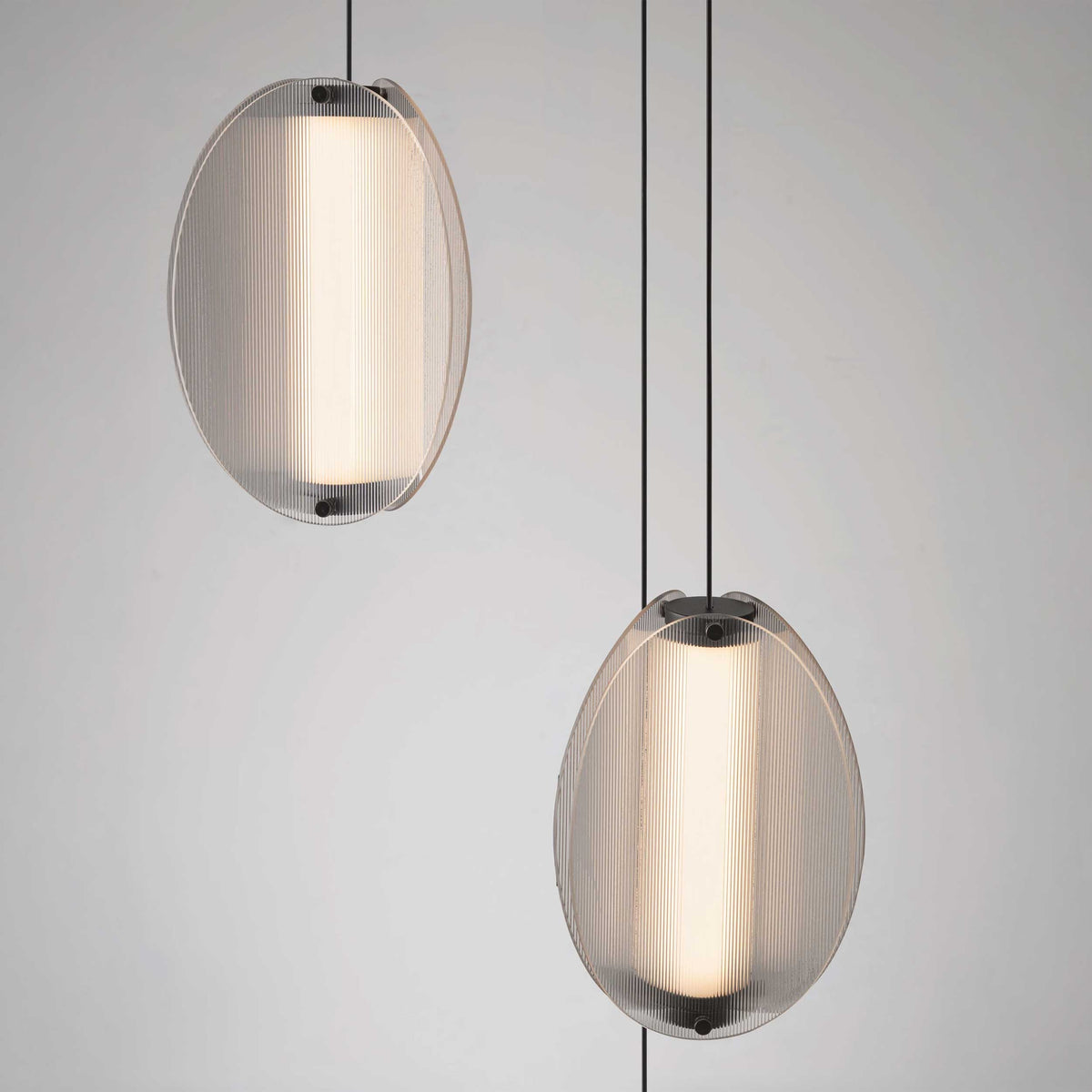 Nova Luce Noir LED viseća svjetiljka u vertikalnom položaju
