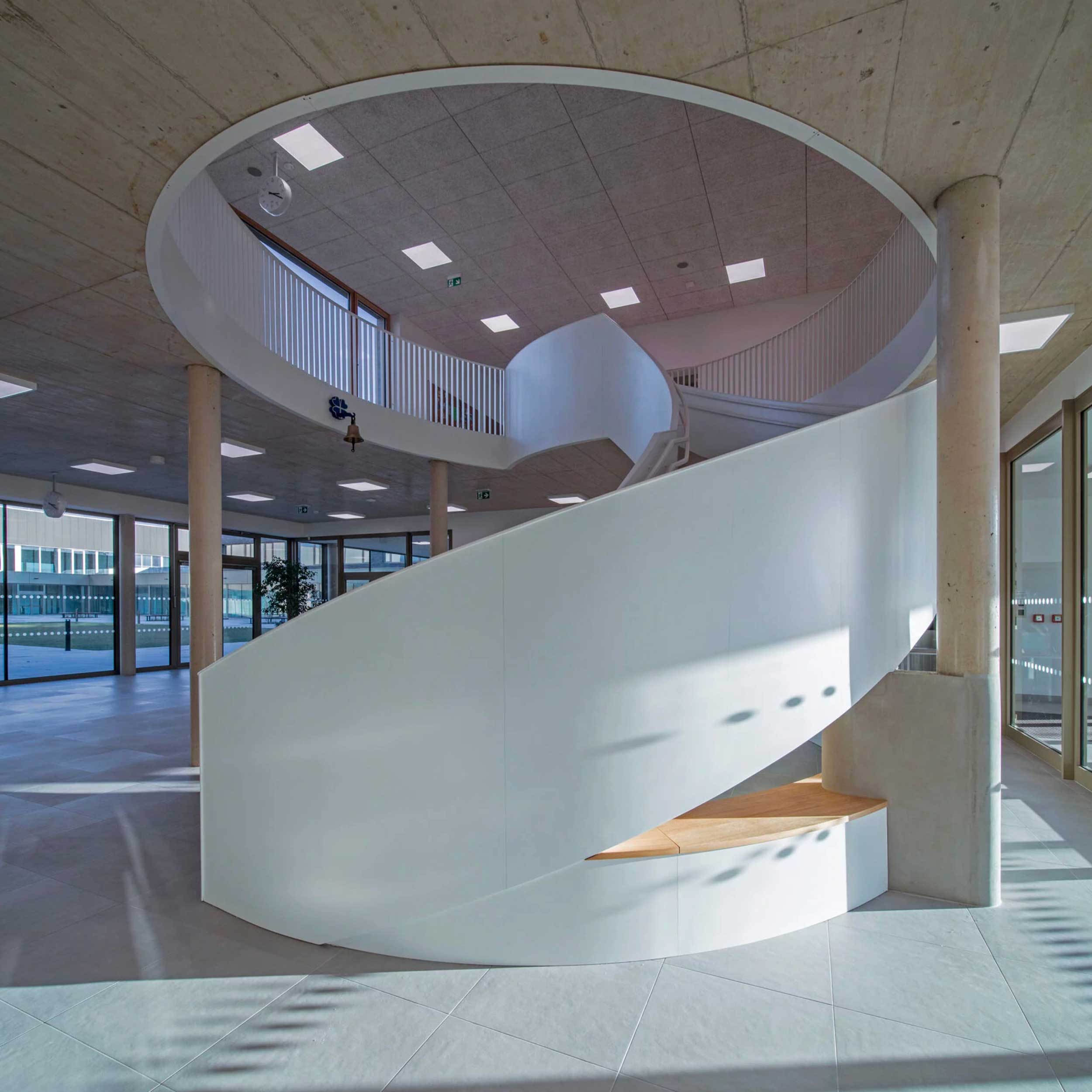 LED panelni uredski rasvjetni aparat za površinsku montažu