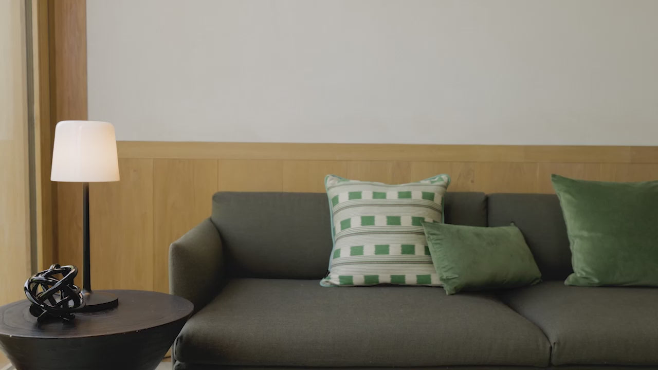 Učitaj video: Astro Ella